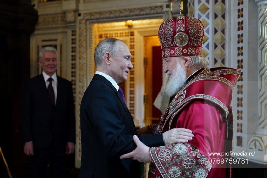 Putin na liturgiji za Uskrs