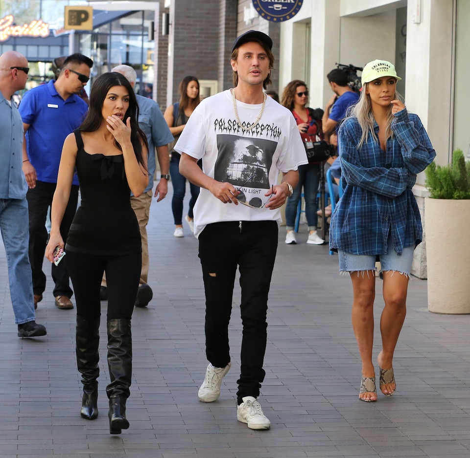 Kim i Kourtney Kardashian na lodach