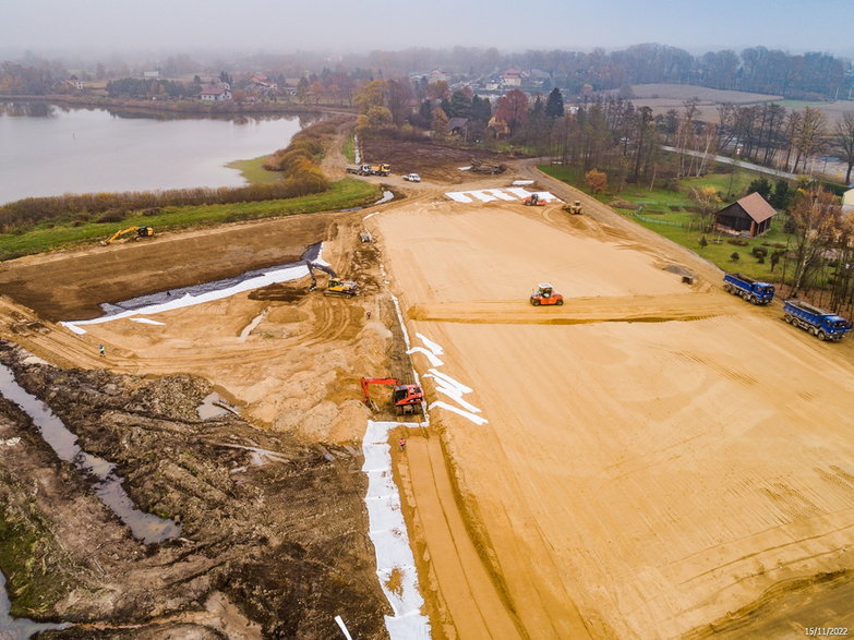 Budowa drogi ekspresowej S-1 - odcinek węzeł Oświęcim - Dankowice - zdjęcia z drona - 15.11.2022 - autor: GDDKiA