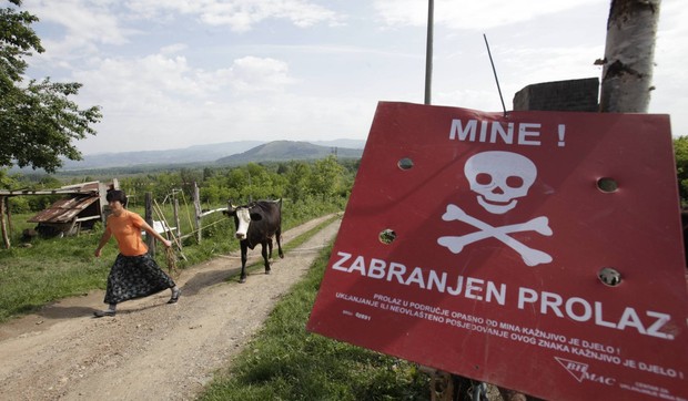 247662_bosna-mine-selo-karavlasi-kod-sarajeva-ap