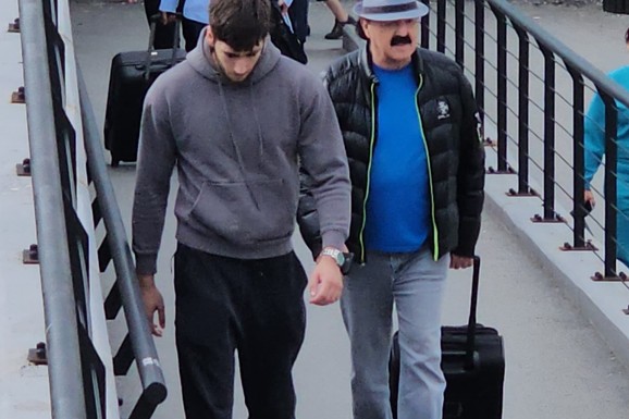 KAN DŽINOVIĆ ZGRĆE OZBILJNU LOVU Pokrenuo privatan biznis, otkriveno čime se bavi: "Nije želeo da bude sin pevača"