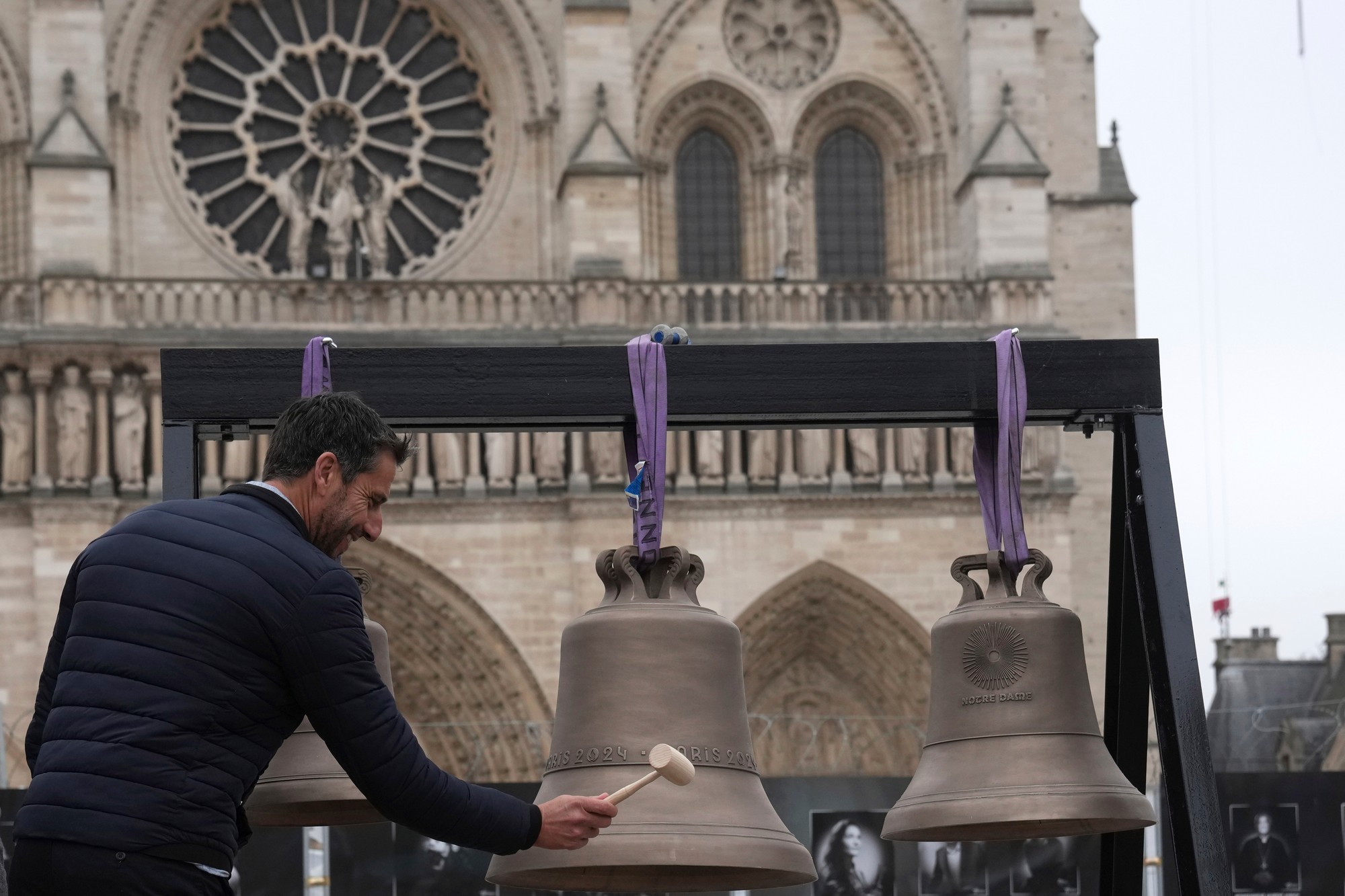 Zvony katedrály Notre Dame zazneli prvýkrát od požiaru v roku 2019.