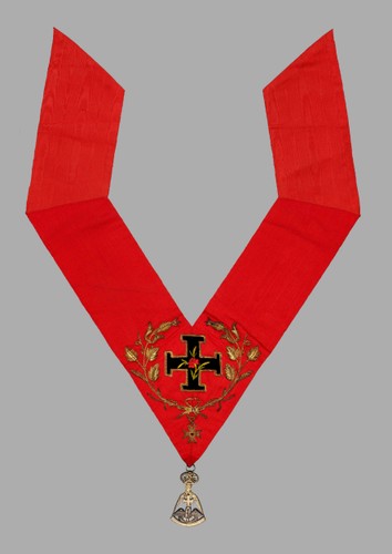 Satuar Kawaler Różanego Krzyża ze złoconego metalu, ok. 1900, nr  inw. 208901/2 MNW