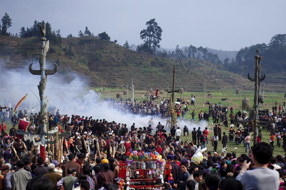 CHINA LUNAR NEW YEAR HORSES FIGHT