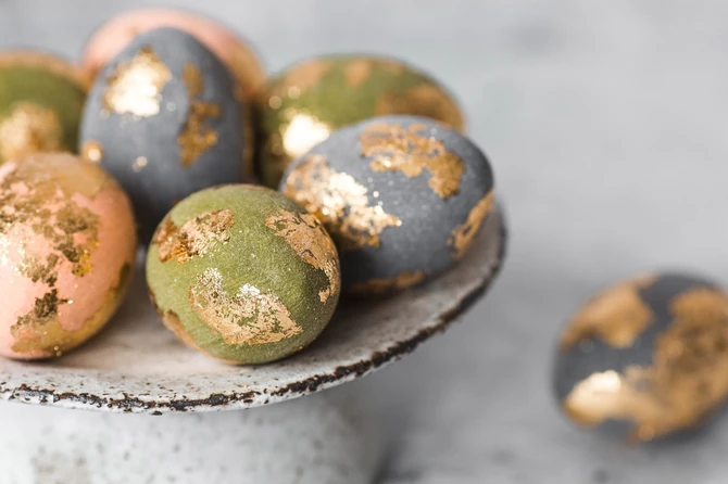 Glamurozna jaja sa zlatnim listićima