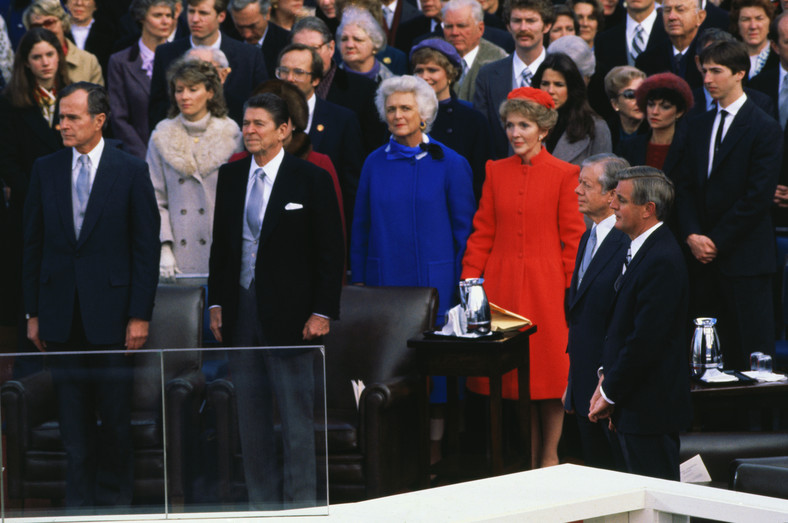 Zaprzysiężenie 40. prezydenta USA: (od l.) George Bush, Ronald Reagan, Barbara Bush, Nancy Reagan, Jimmy Carter (Waszyngton, 20 stycznia 1981 r.)