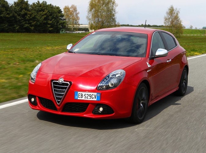 Alfa Romeo Giulietta 1750 TBI/235 KM w wersji Quadrifoglio Verde, czyli Monica Bellucci na torze