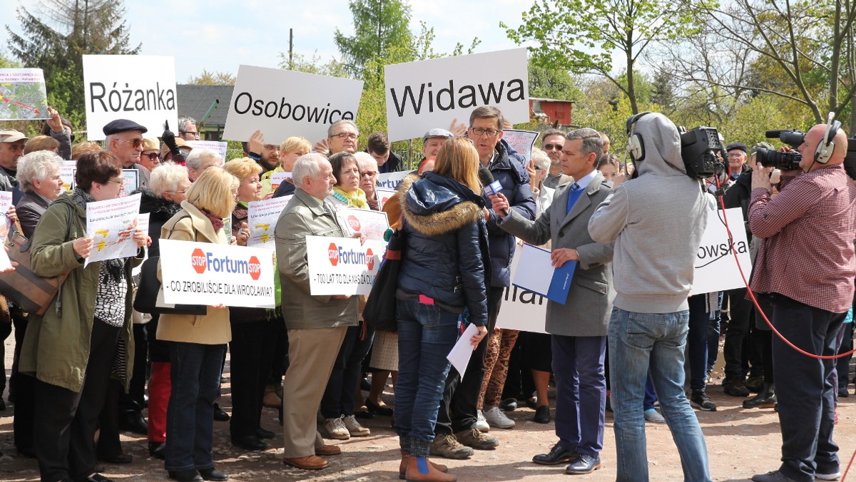 Mimo głosów sprzeciwu przeciwko budowie elektrociepłowni wielopaliwowej w okolicy ul. Obornickiej, inwestor od września rozpoczyna konsultacje społeczne w sprawie - podaje Radio Wrocław.