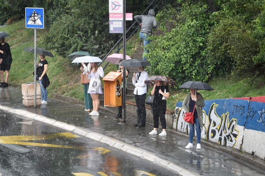 Zahlađenje sa kišom i grmljavinom krajem dana u utorak