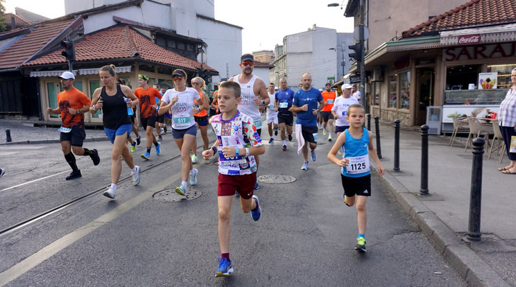 Lóci 10 évesen futotta le a szarajevói maratont /Fotó: Lóci és Olivér megcsinálja/Facebook