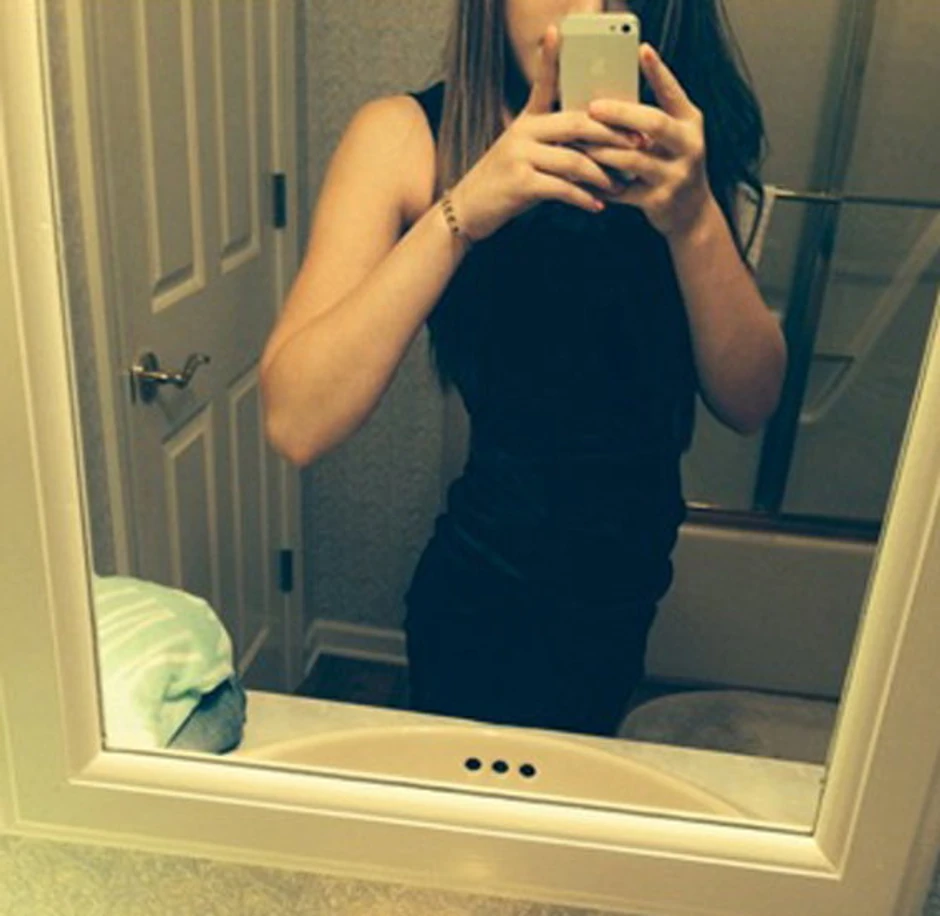 "Haljina koju sam danas nosila na sahrani. Zbogom, ujka Džone, počivaj u miru", pisalo je ispod ove slike