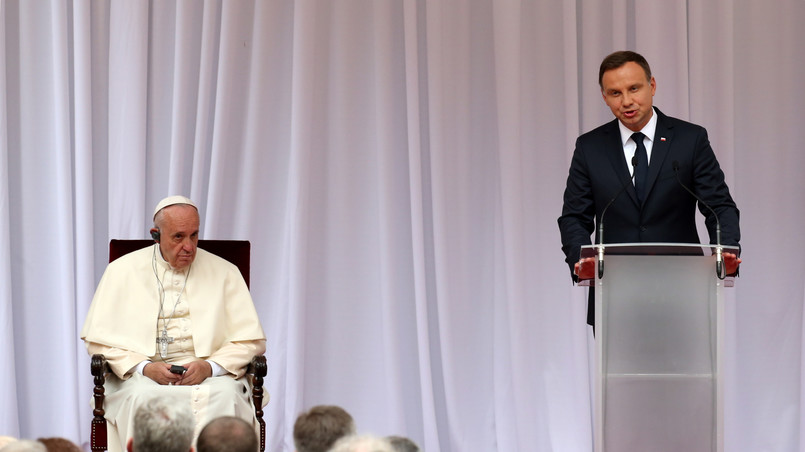 Papież Franciszek i prezydent RP Andrzej Duda podczas oficjalnego powitania na Wawelu