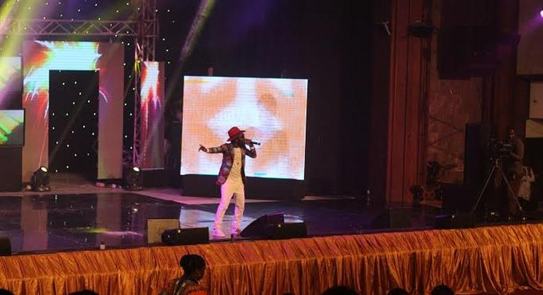 Bisa Kdei performs at 2015 Ghana's Most Beautiful finale