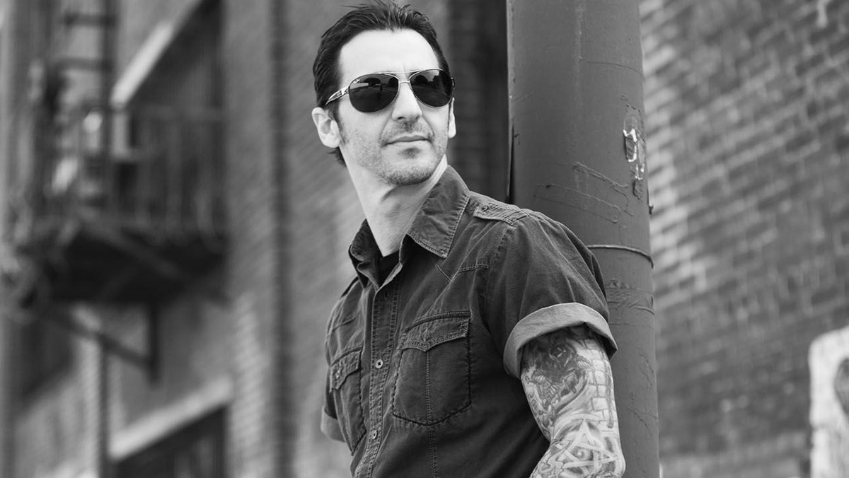 Sully Erna na dwóch koncertach w Polsce! Artysta znany z hardrockowego zespołu Godsmack 23 września 2017 roku wystąpi we wrocławskim A2, a dzień później - w łódzkiej Wytwórni. Bilety są już w sprzedaży.