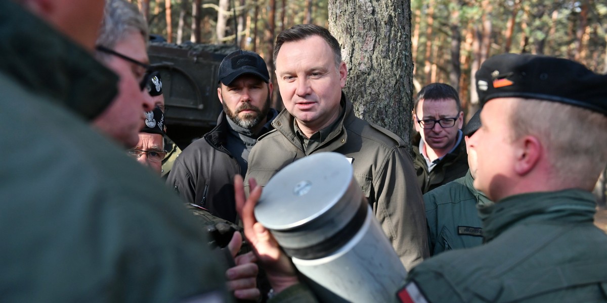 Po wprowadzeniu podwyżek przeciętne uposażenie żołnierzy zawodowych z dodatkami i miesięczną równowartością dodatkowego uposażenia rocznego ma wynosić 6153 zł.