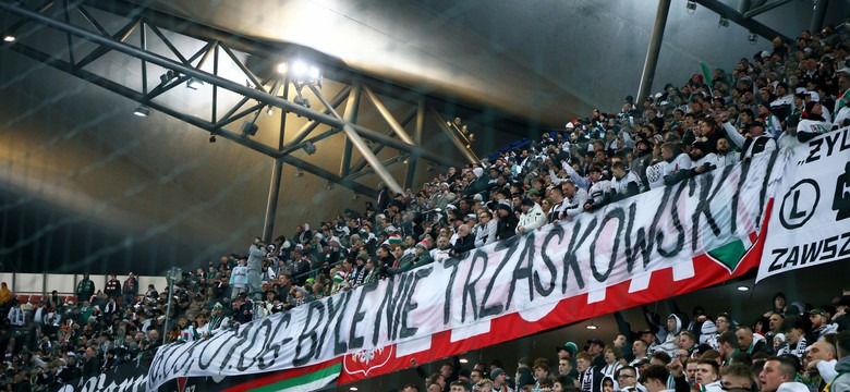 Polityczny transparent kibiców Legii Warszawa. "18 maja i 1 czerwca. Byle nie Trzaskowski"
