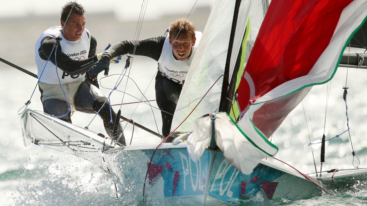 Paweł Kołodziński i Łukasz Przybytek zakończyli swoje starty w żeglarskiej klasie 49er podczas igrzysk olimpijskich w Londynie. Polacy zajęli 13. miejsce w klasyfikacji generalnej i nie wezmą udziału w wyścigu finałowym.