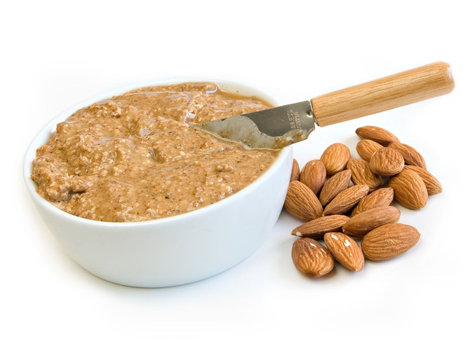4. Masło migdałowe z jabłkiem