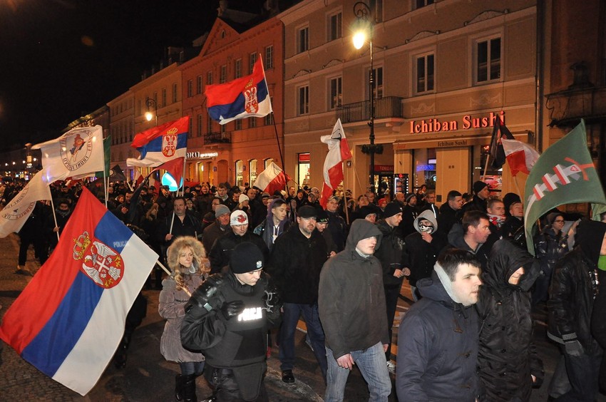 Viorile se srpske zastave i skandirali stihovi podrške