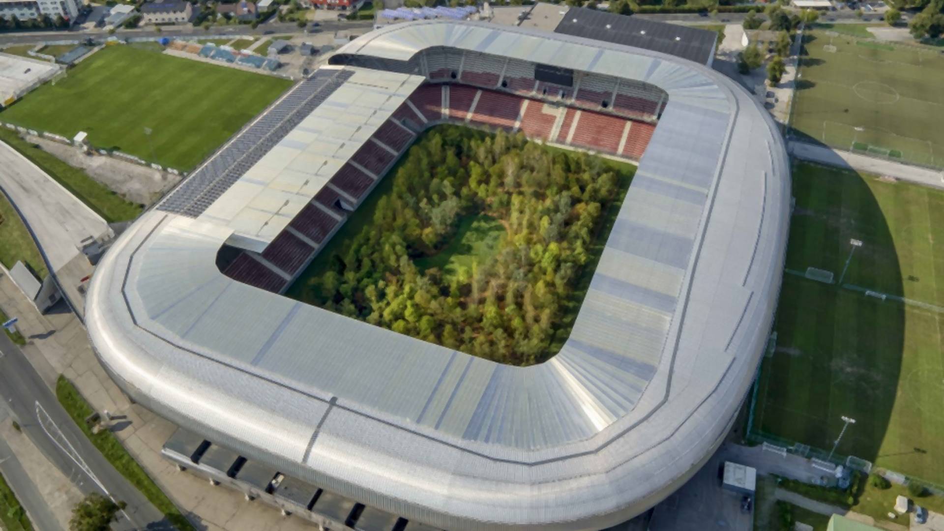 Stadion z Euro 2008 zamieniony w leśne ZOO. Będzie otwarty za darmo