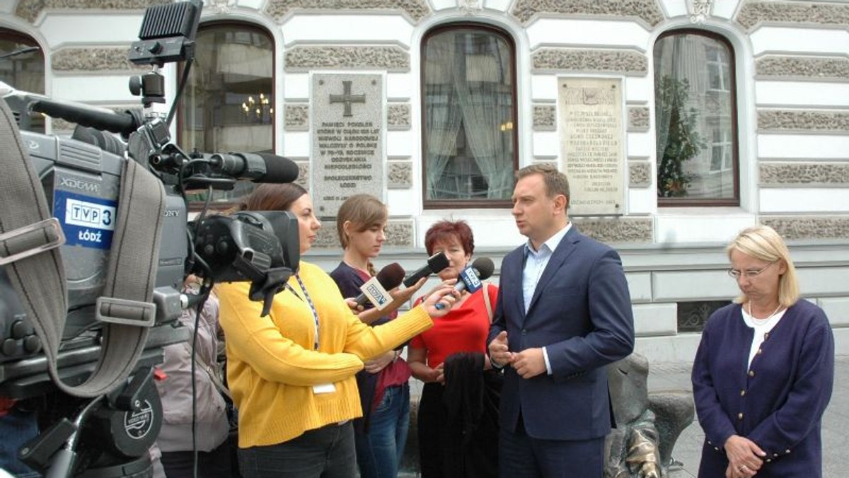 Od trzech tygodni władze Łodzi organizowały darmowe, dodatkowe zajęcia z matematyki dla osób, które jutro zmierzą się z egzaminem poprawkowym z matury. Tylko w Łodzi będzie to ponad 400 osób. Na miejskie korepetycje zdecydował się zaledwie co dziesiąty z poprawkowiczów.