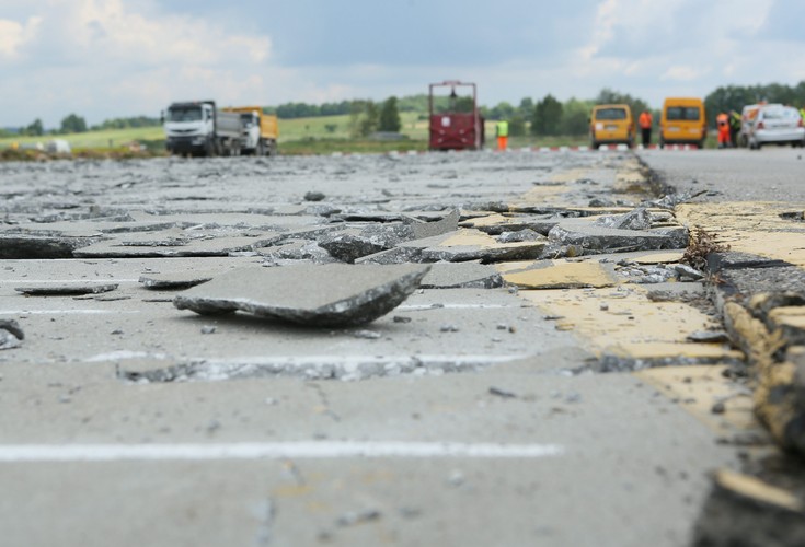 Remontowana droga kołowania na lotnisku Kraków-Balice.

<br><br>fot.  (dw) PAP/Stanisław Rozpędzik