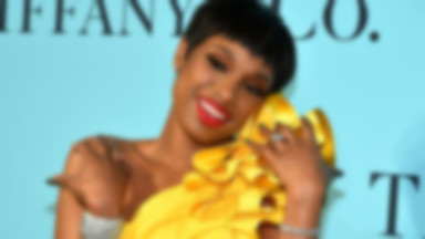 Jennifer Hudson eksponuje nogi na imprezie. Jest się czym chwalić?