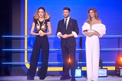 To były osobliwe kreacje. Tomaszewska cała na biało, złoty biustonosz Nowakowskiej [FOTO]