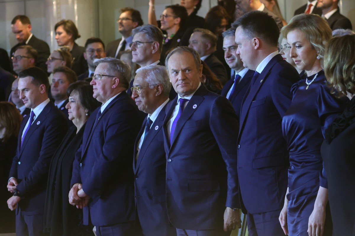 Donald Tusk, Antonio Costa, Bronisław Komorowski, Szymon Hołownia, Anna Komorowska, Adam Szłapka, Urszula Brzezińska-Hołownia