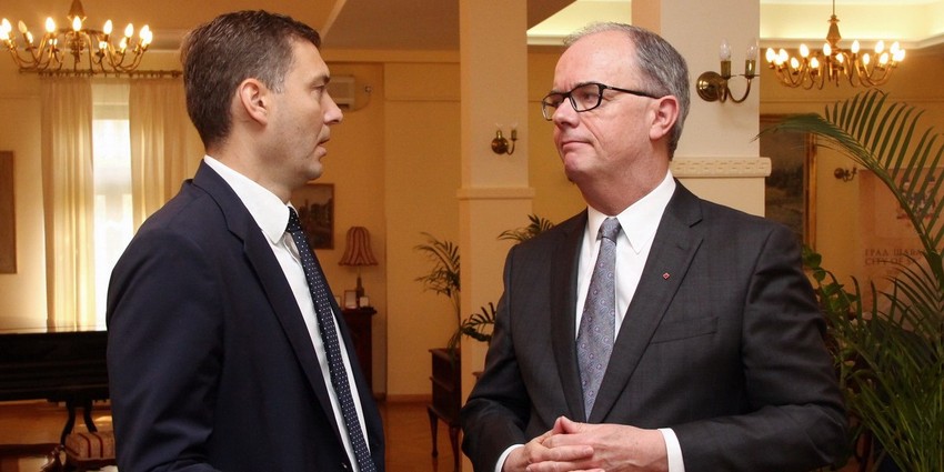 Ambasador Kanade Filip Penington razgovarao u Šapcu sa gradonačelnikom Nebojšom Zelenovićem