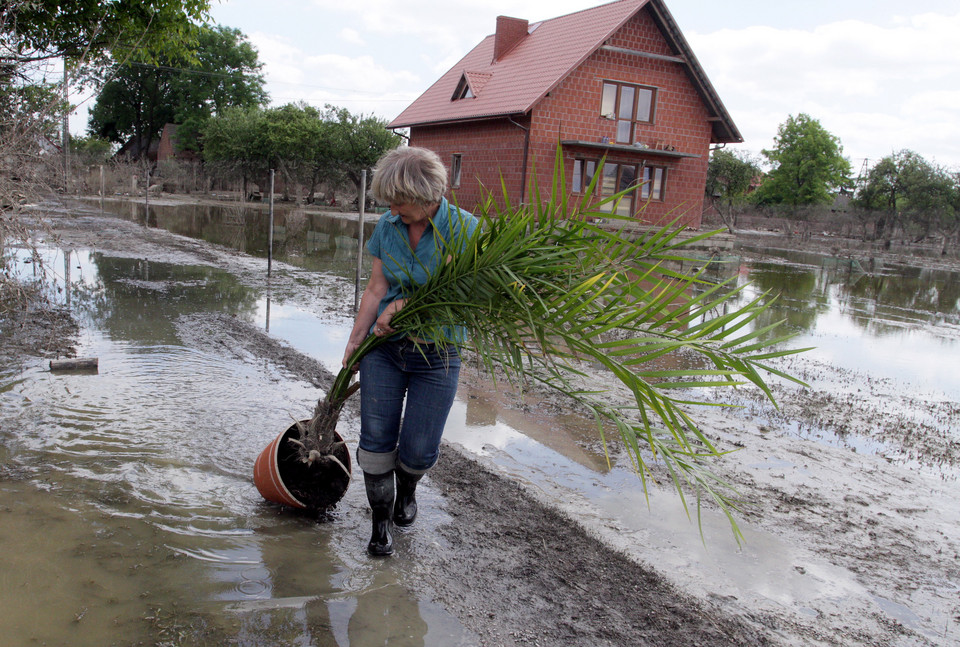 SANDOMIERZ POWÓDŹ SKUTKI SPRZĄTANIE