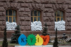 Obrona Kijowa: nad szpitalem dziecięcym w piątek zestrzelono rakietę