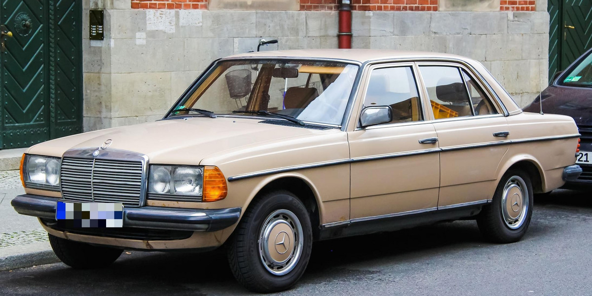 Na zdjęciu: Merces-Benz W123 z charakterystycznym, rozpoznawalnym na pierwszy rzut oka  wyglądem