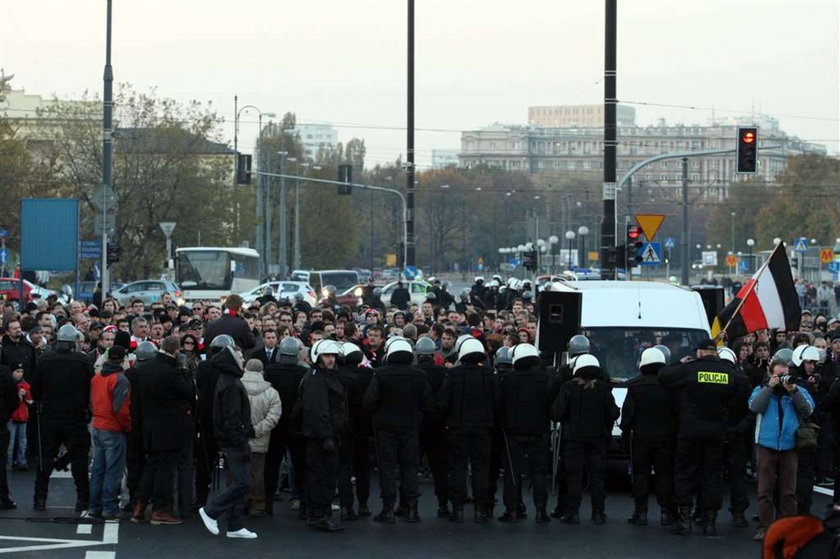 Kibice Polonii Warszawa przed derbami stolicy zostaną przez policję potraktowani wyjątkowo idiotycznie!