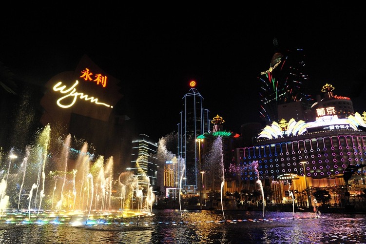 Hazard jest legalny w Makau od 1850 roku. Od tego czasu Makau znane jest jako „Monte Carlo Orientu”.