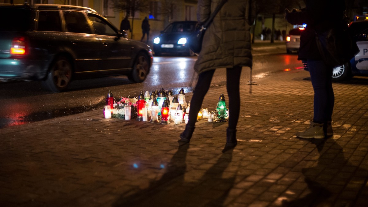 Prokuratura skierowała do Sądu Okręgowego w Suwałkach akt oskarżenia wobec Tunezyjczyka, oskarżonego o zabójstwo w Ełku w noc sylwestrową 21-letniego mężczyzny - poinformował dzisiaj rzecznik suwalskiej prokuratury okręgowej Ryszard Tomkiewicz.