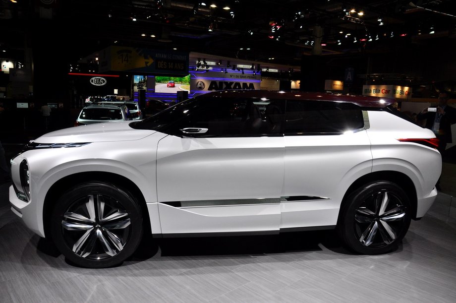 Mitsubishi GT-PHEV Concept, korzystając wyłącznie z zasilania elektrycznego, przejedzie do 120 km. Z pełnym bakiem i w pełni naładowanymi akumulatorami pokona dystans 1200 km. 