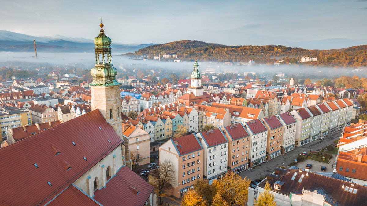 Jelenia Góra w energetycznej pułapce. Miasto nie ma czym ogrzać przychodni