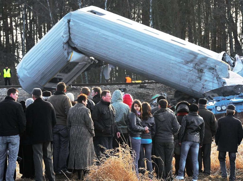 Katastrofa pociągów: Dyżurny usłyszał zarzut zaniechania