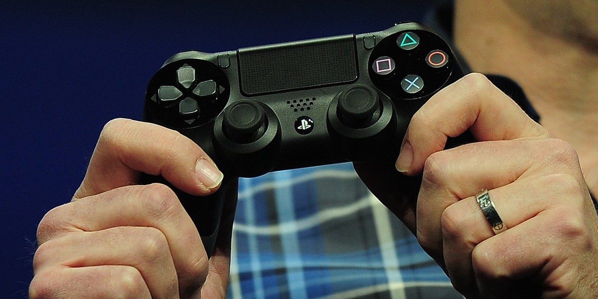 Kontroler DualShock 4. Peter Byrne miał problem z gładzikiem, czyli największym elementem służącym do sterowania.