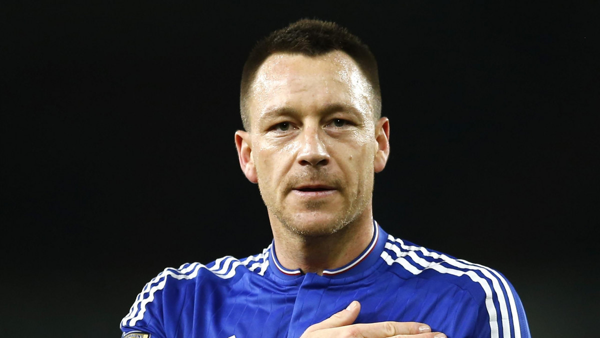 Choć obrońca Chelsea John Terry powiedział, że nie zakończy piłkarskiej kariery w klubie, którego jest wychowankiem, to The Blues wystosowali komunikat wskazujący, że nie zapadła ostateczna decyzja dotycząca przyszłości Anglika na Stamford Bridge. Nie można wykluczyć, że Chelsea za kilka tygodni lub miesięcy zaoferuje mu nowy kontrakt.