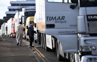 Medycy, którzy robili testy kierowcom w Dover, wracają do kraju