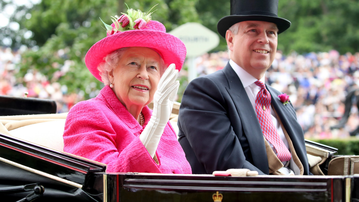 Elżbieta II wspiera księcia Andrzeja. Chce, by wrócił do życia publicznego