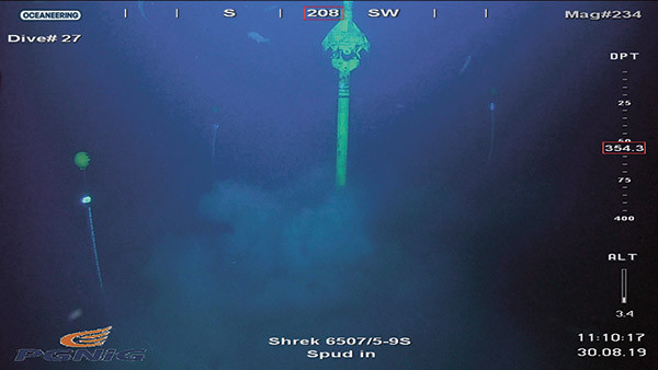 Tak wyglądało wiercenie otworu poszukiwawczego w prospekcie Shrek ok. 350 metrów pod powierzchnią Morza Norweskiego. Dalej świder wwiercał się w głąb dna morza na głębokość ponad 2 km. Cała operacja wiercenia dwóch otworów trwała 45 dni.