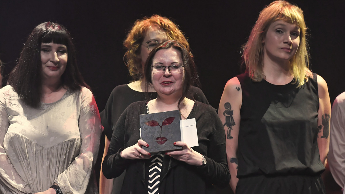 Marta Podgórnik została tegoroczną laureatką Nagrody im. Wisławy Szymborskiej. Uznanie międzynarodowego jury zdobył jej tom "Mordercze ballady". Wyróżnienie zostało wręczone w niedzielę wieczorem podczas gali w Centrum Kongresowym ICE Kraków.