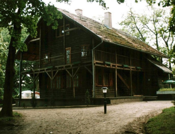 Zaniemyśl, domek szwajcarski hrabiego Raczyńskiego na wyspie Edwarda