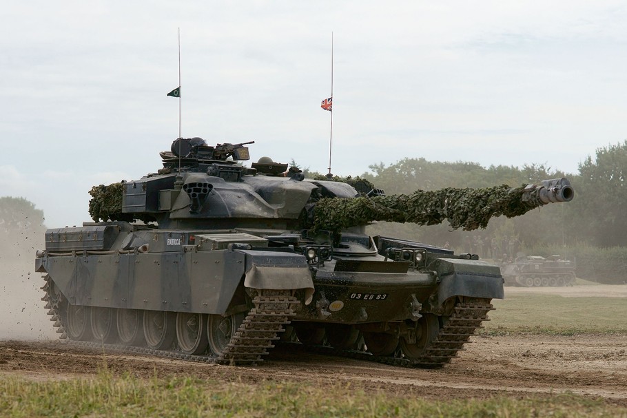 Czołg Chieftain na pokazie w Bovington Tank Museum