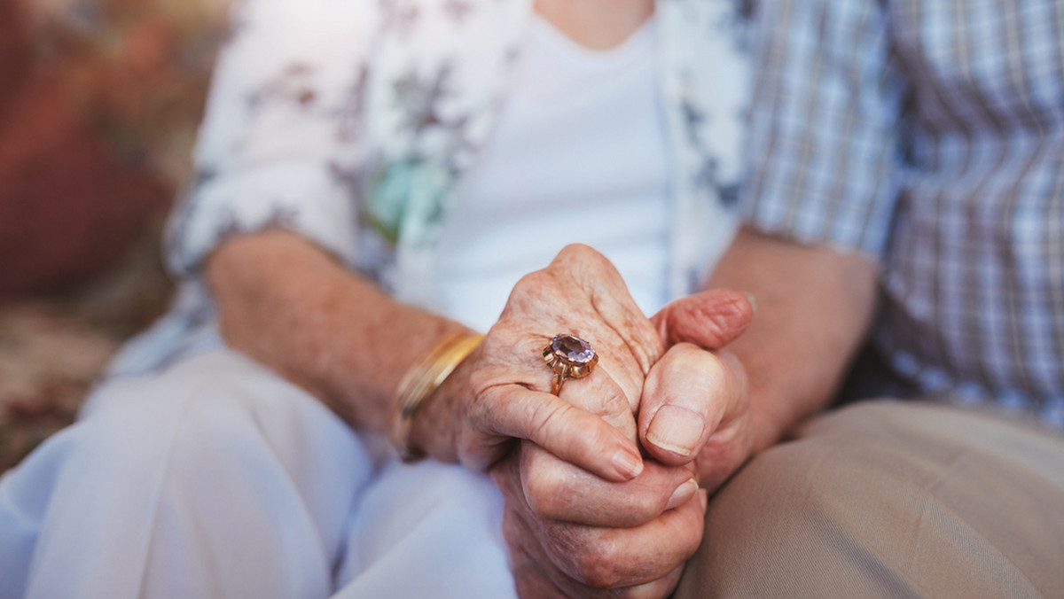 Pani Helena i pan Jan powiedzieli sobie sakramentalne „tak”. Choć mają po 90 lat, to udowadniają, że na prawdziwą miłość nigdy nie jest za późno.
