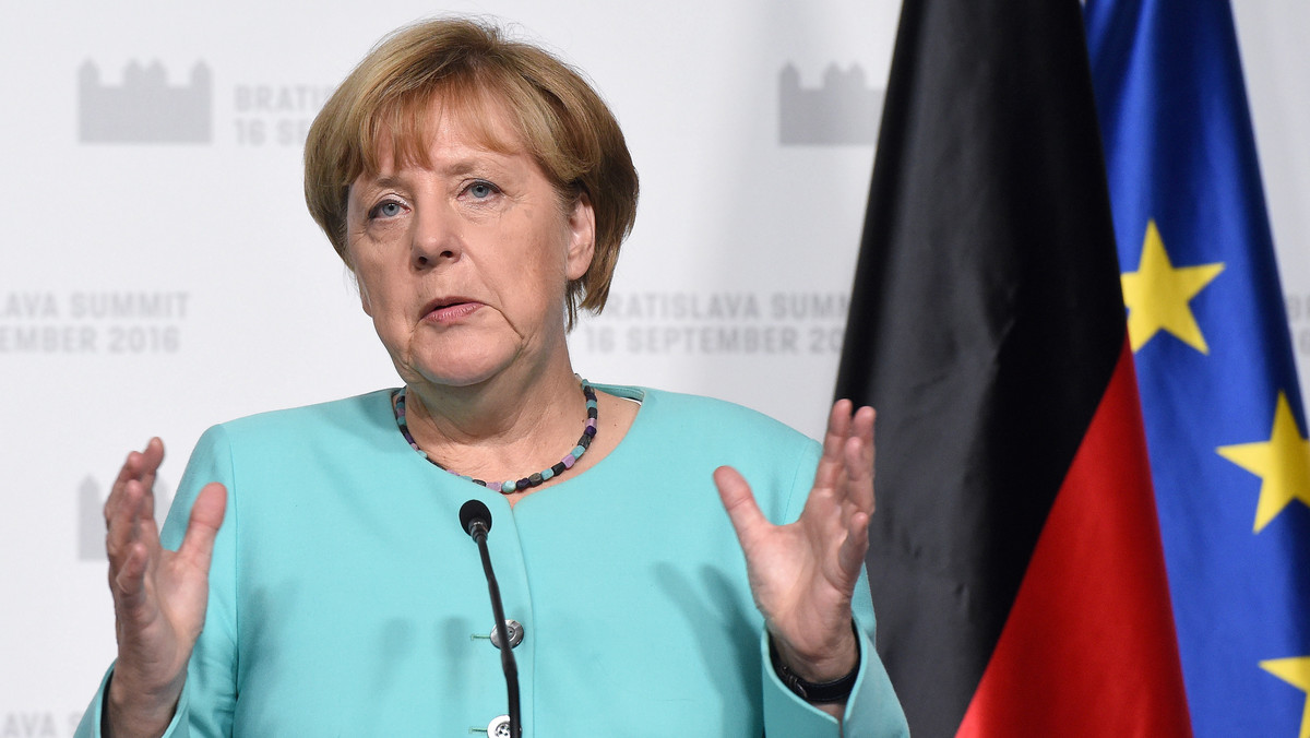 Kanclerz Niemiec Angela Merkel oceniła po zakończeniu nieformalnego szczytu UE w Bratysławie, że propozycja "elastycznej solidarności" Grupy Wyszehradzkiej odnosząca się do odpowiedzi na kryzys migracyjny jest interesująca. Merkel dodała, że UE "znajduje się w krytycznej sytuacji po referendum w Wielkiej Brytanii".