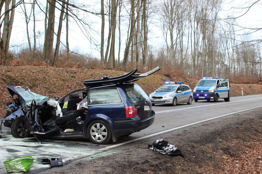 Tragiczny wypadek w Kościerzynie. Nie żyje niemowlę, sześć osób rannych